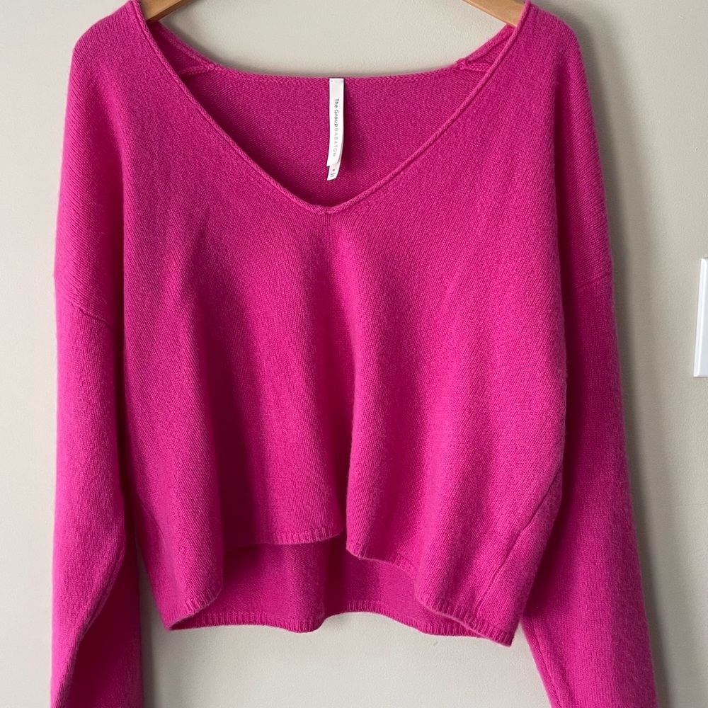The Group BABATON • 100% Cashmere V-Neck Sweater